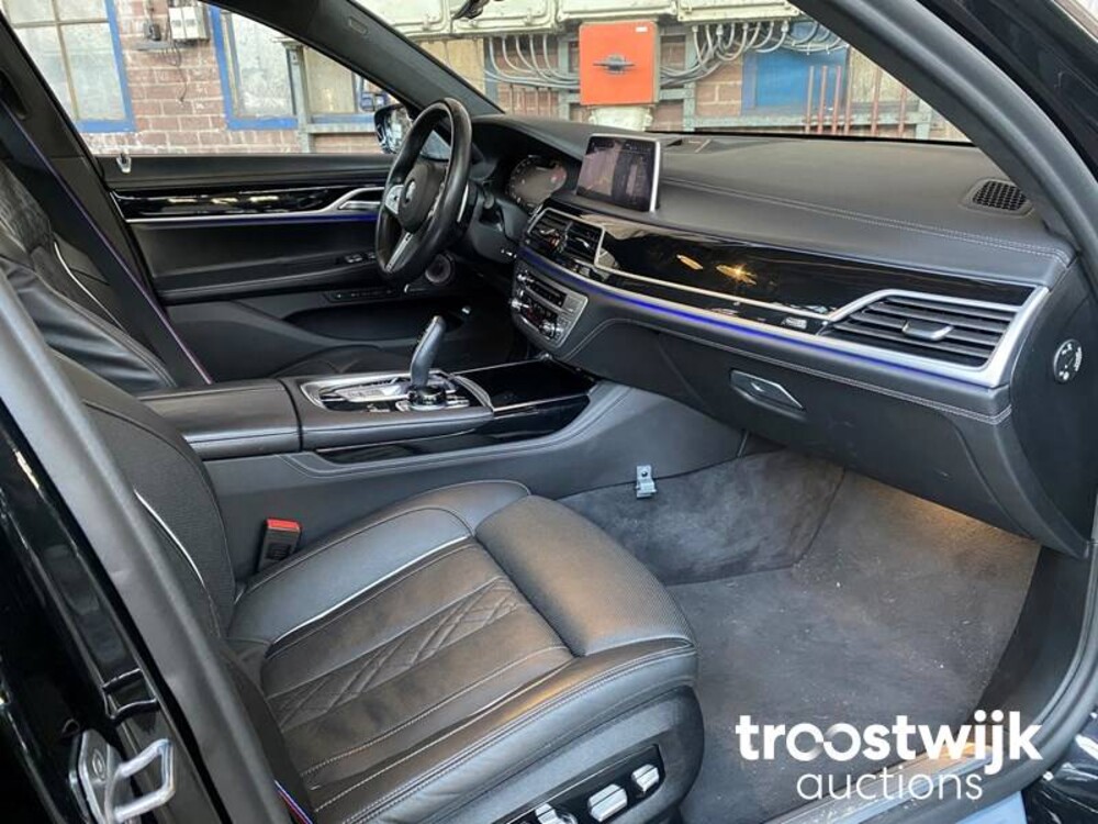 BMW M760Li xDrive High Executive Auto