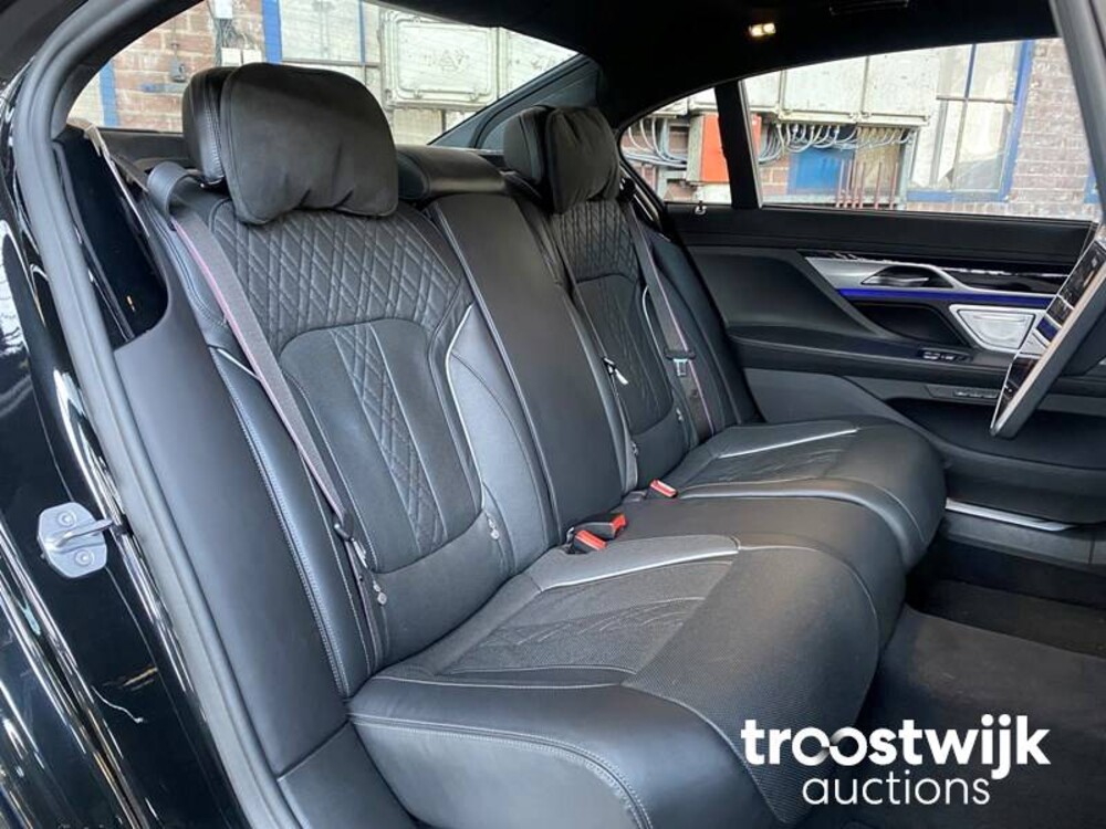 BMW M760Li xDrive High Executive Auto