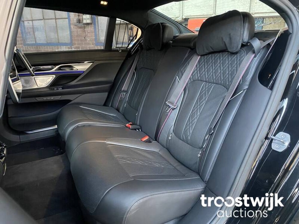 BMW M760Li xDrive High Executive Auto