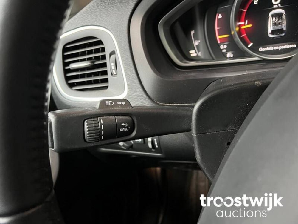 Volvo V40 Cross Country 2.0 D2 Edition FACELIFT -Orig. NL- 120pk 2018, TF-329-T
