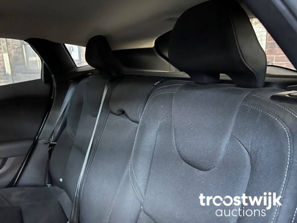Volvo V40 Cross Country 2.0 D2 Edition FACELIFT -Orig. NL- 120pk 2018, TF-329-T