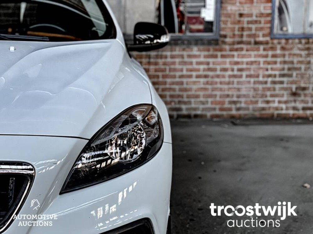 Volvo V40 Cross Country 2.0 D2 Edition FACELIFT -Orig. NL- 120pk 2018, TF-329-T