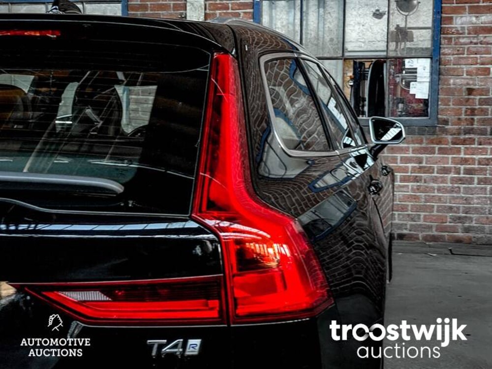 Volvo V90 R-Design 2.0 T4 Business Sport Auto