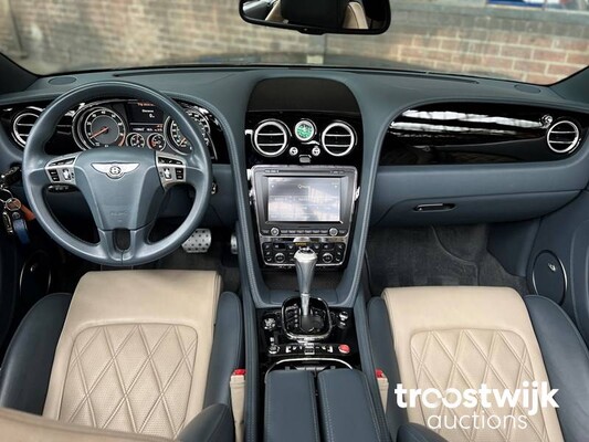 Bentley Continental GTC 4.0 V8 Car