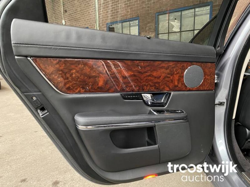 Jaguar XJ 5.0 V8 Premium Luxury LWB Auto