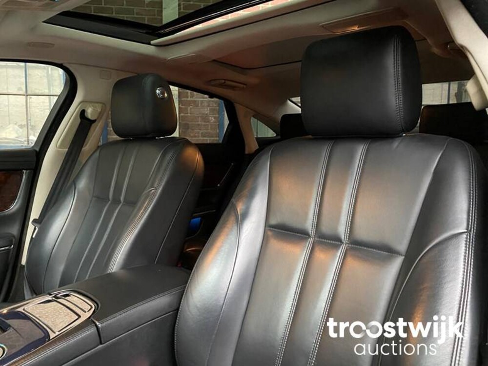 Jaguar XJ 5.0 V8 Premium Luxury LWB Auto