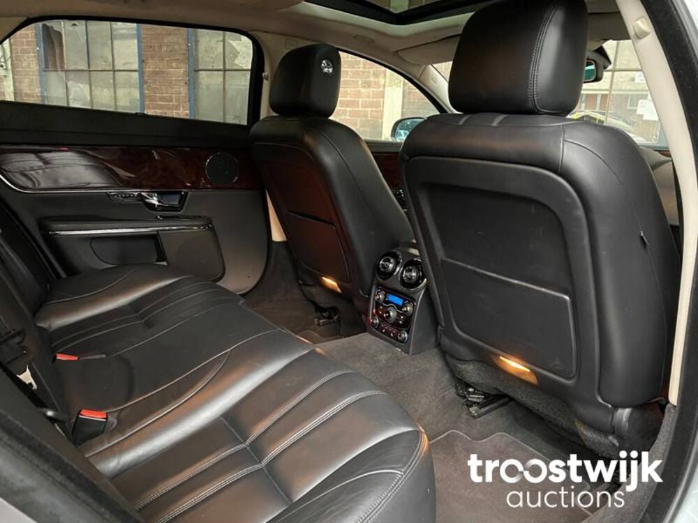 Jaguar XJ 5.0 V8 Premium Luxury LWB Auto