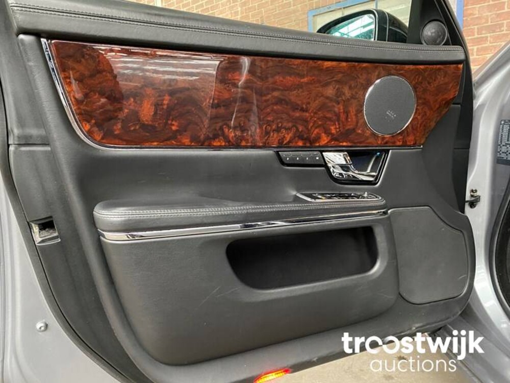 Jaguar XJ 5.0 V8 Premium Luxury LWB Auto