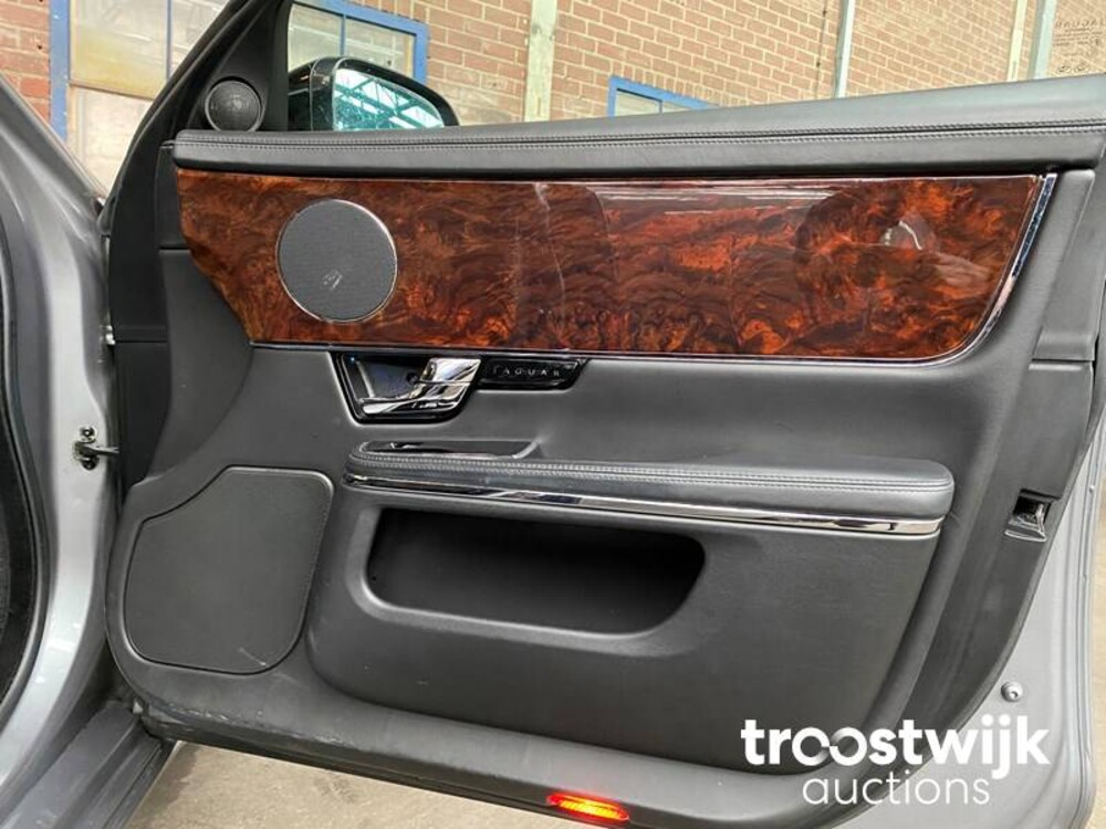 Jaguar XJ 5.0 V8 Premium Luxury LWB Auto