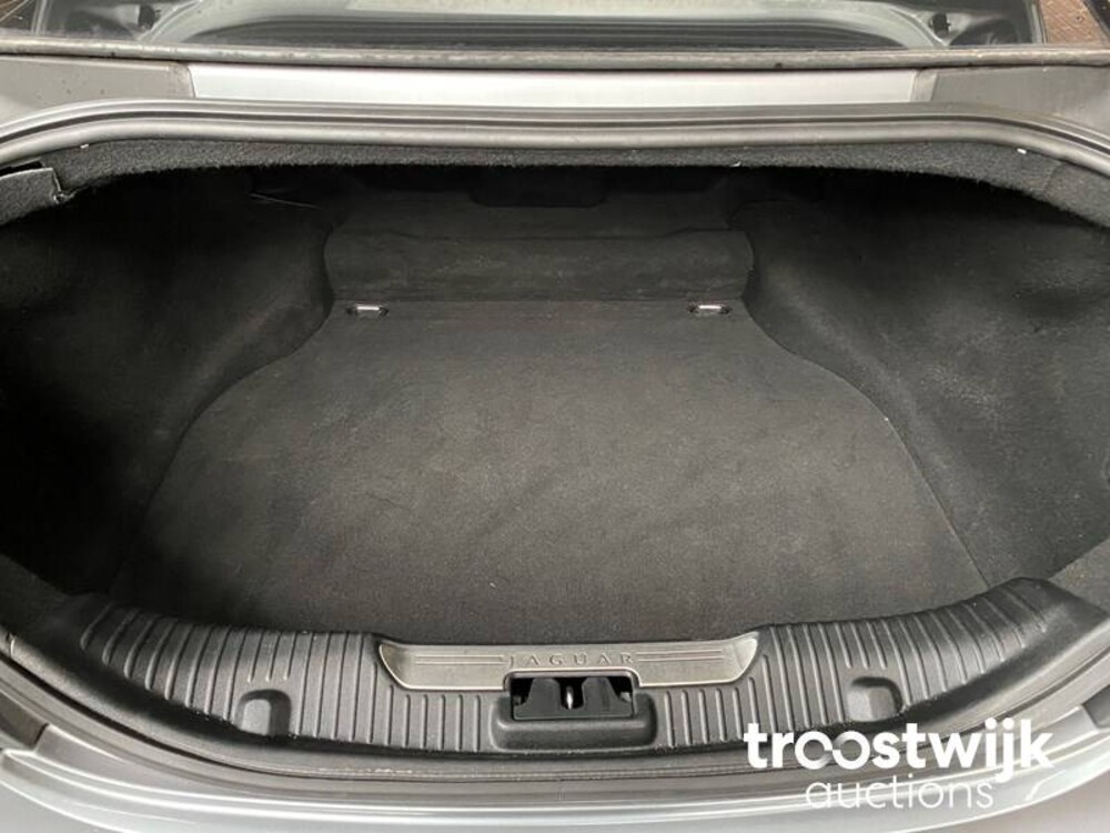 Jaguar XJ 5.0 V8 Premium Luxury LWB Auto