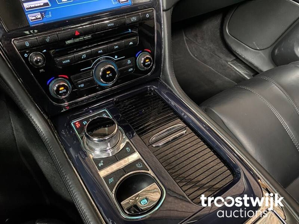 Jaguar XJ 5.0 V8 Premium Luxury LWB Auto