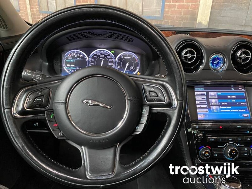 Jaguar XJ 5.0 V8 Premium Luxury LWB Auto