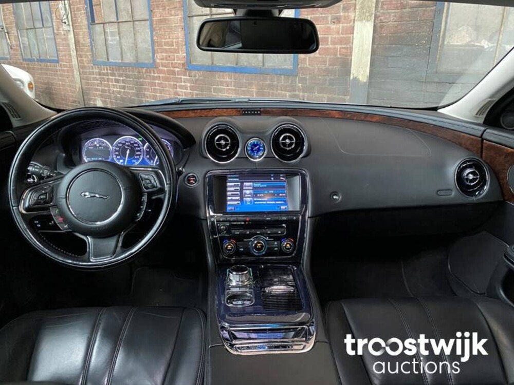 Jaguar XJ 5.0 V8 Premium Luxury LWB Auto