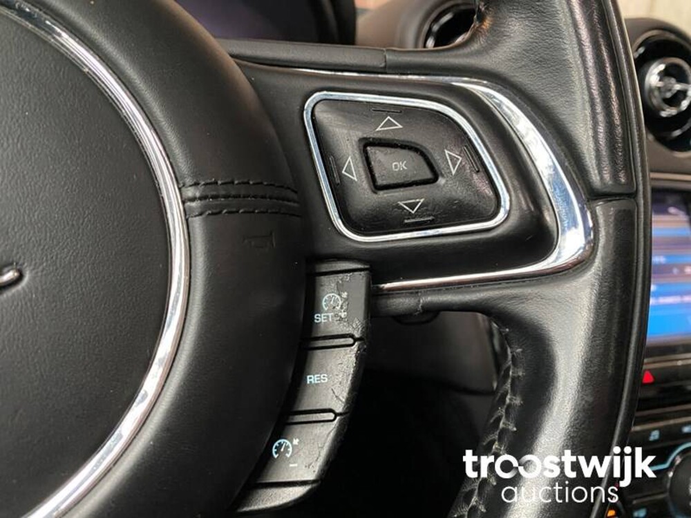 Jaguar XJ 5.0 V8 Premium Luxury LWB Auto