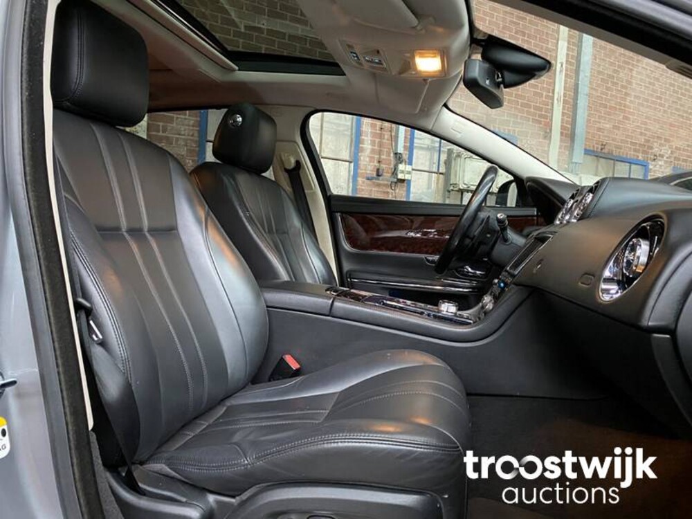 Jaguar XJ 5.0 V8 Premium Luxury LWB Auto