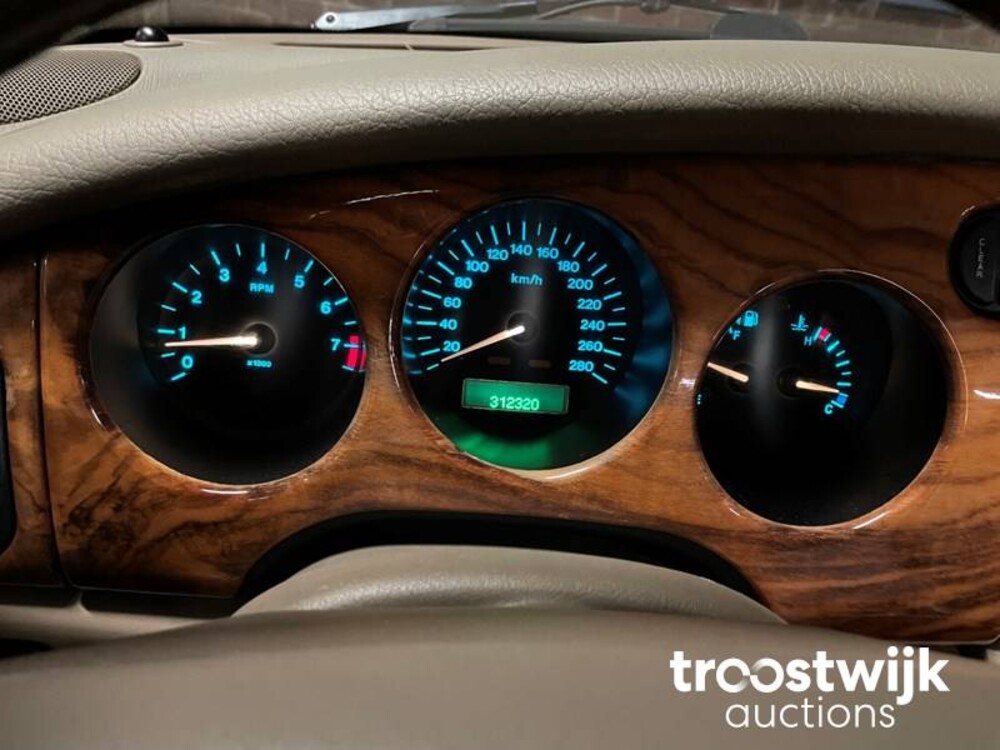 Jaguar XK8 4.0 V8 Convertible Auto