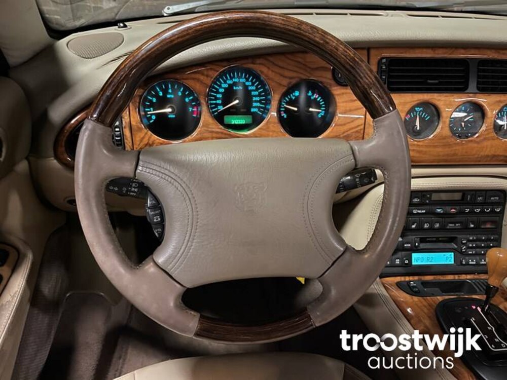 Jaguar XK8 4.0 V8 Convertible Auto