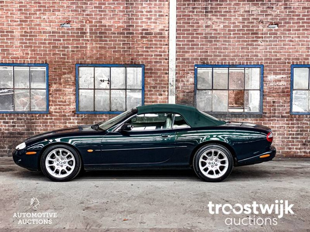 Jaguar XK8 4.0 V8 Convertible Auto