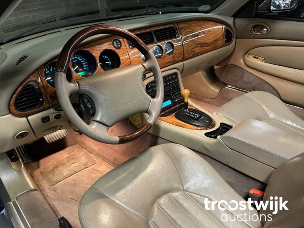 Jaguar XK8 4.0 V8 Convertible Auto