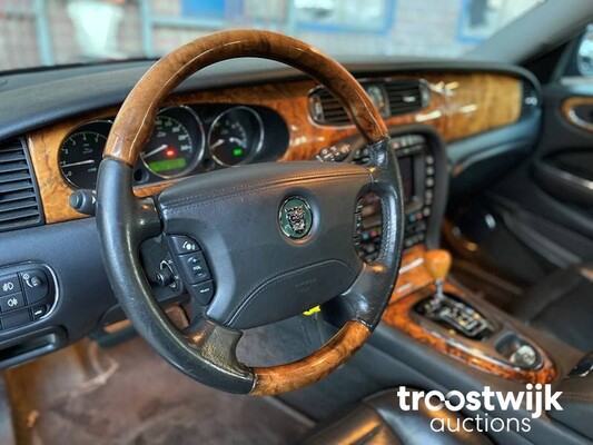 Jaguar XJ 3.5 V8 Executive Car