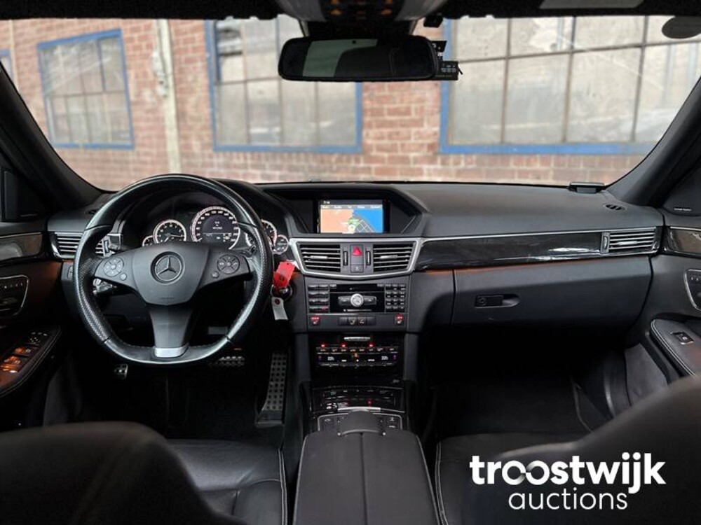 Mercedes-Benz E550 AMG 5.5 V8  Auto