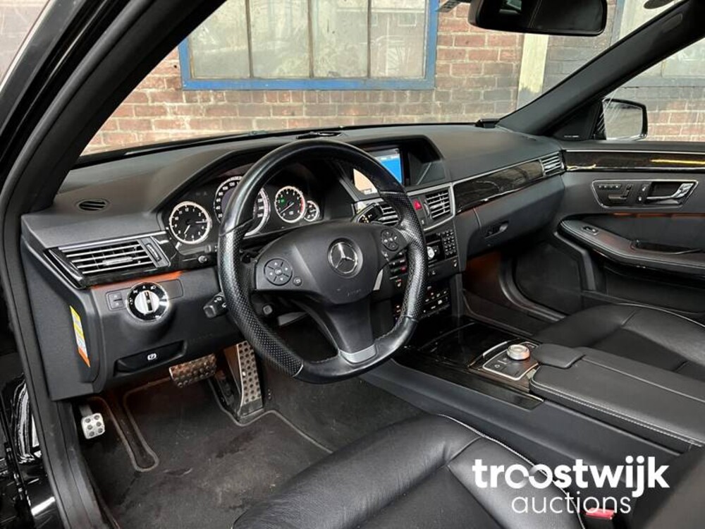 Mercedes-Benz E550 AMG 5.5 V8  Auto