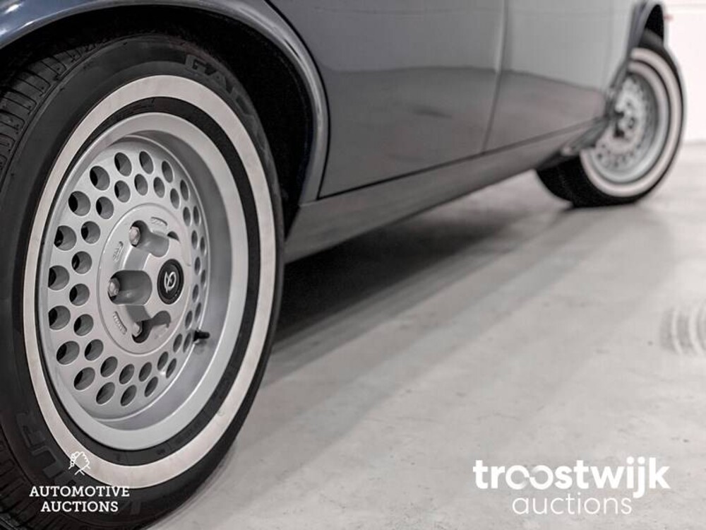 Daimler Double Six 6.0 V12 Serie 3 Car