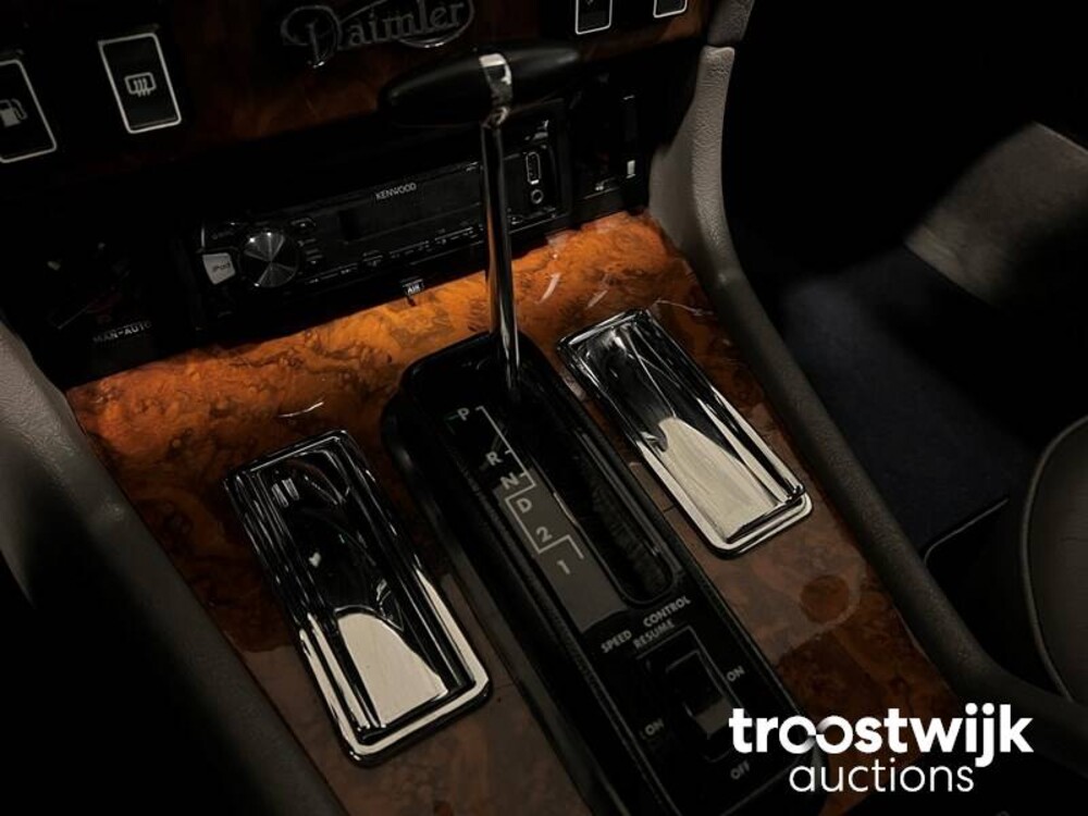 Daimler Double Six 6.0 V12 Serie 3 Car