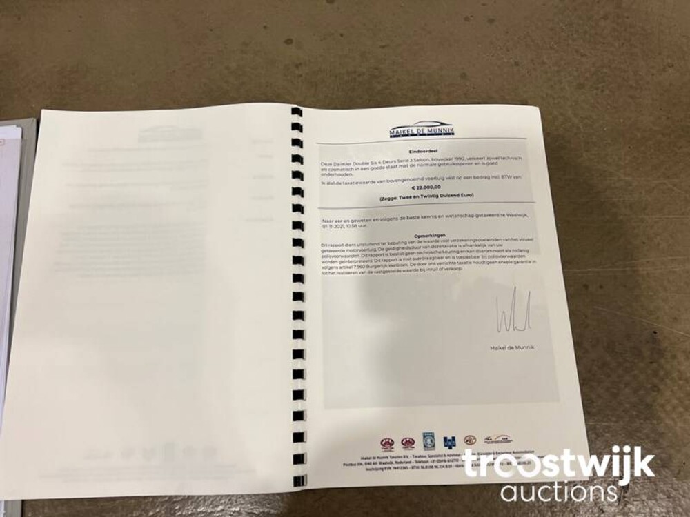 Daimler Double Six 6.0 V12 Serie 3 Car