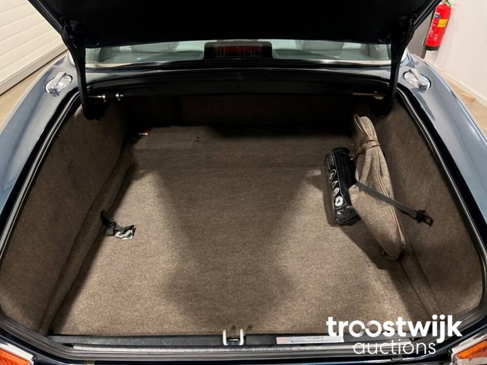 Daimler Double Six 6.0 V12 Serie 3 Car