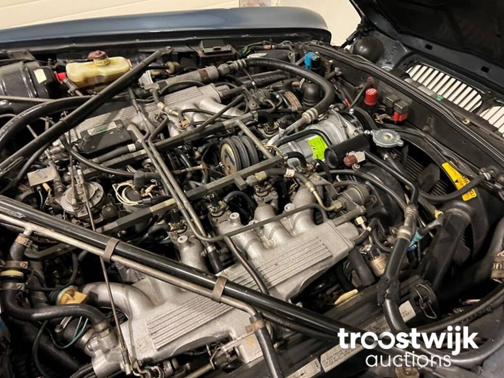 Daimler Double Six 6.0 V12 Serie 3 Car