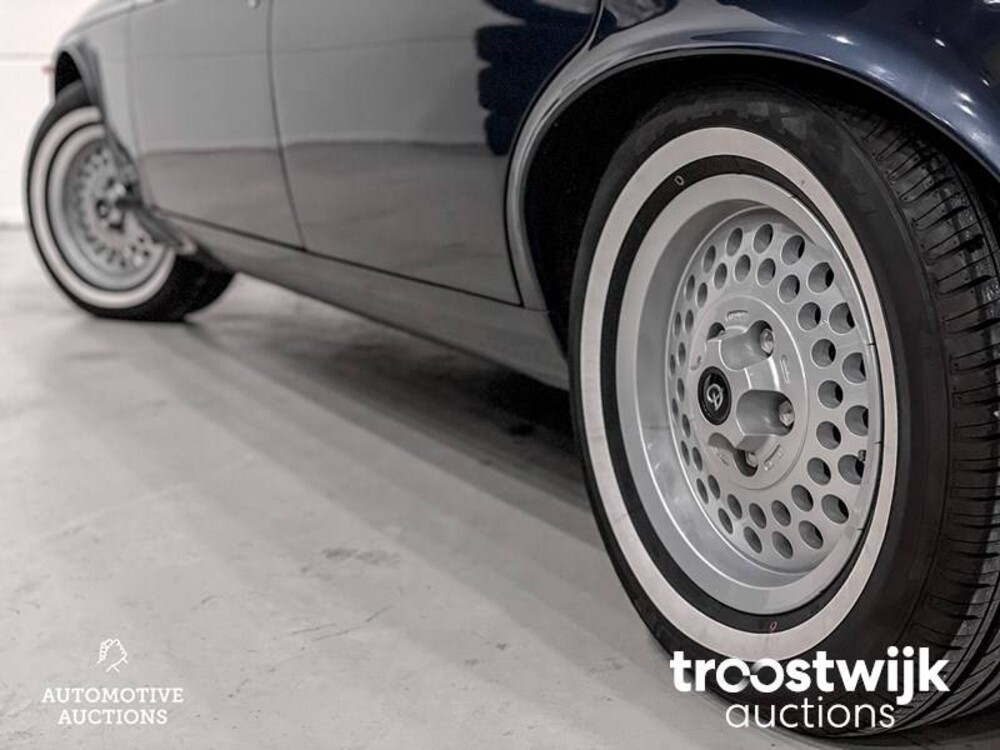 Daimler Double Six 6.0 V12 Serie 3 Car