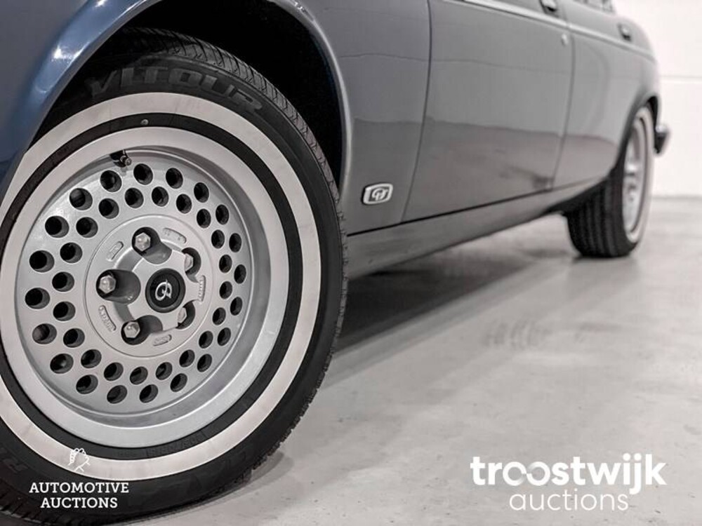 Daimler Double Six 6.0 V12 Serie 3 Car