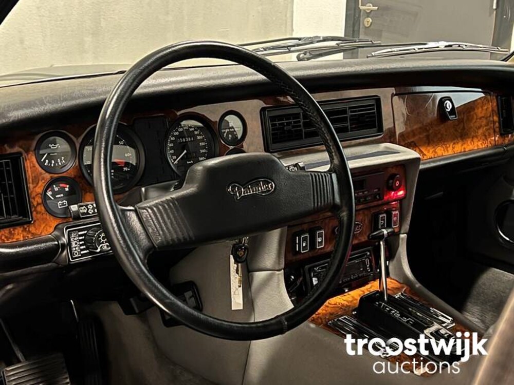 Daimler Double Six 6.0 V12 Serie 3 Car