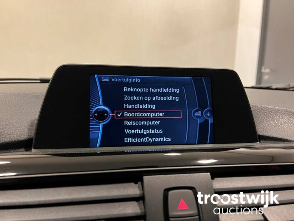 BMW 320i Executive Sportline 3-serie Car