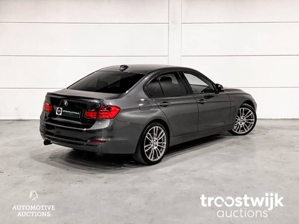 BMW 320i Executive Sportline 3-serie Car