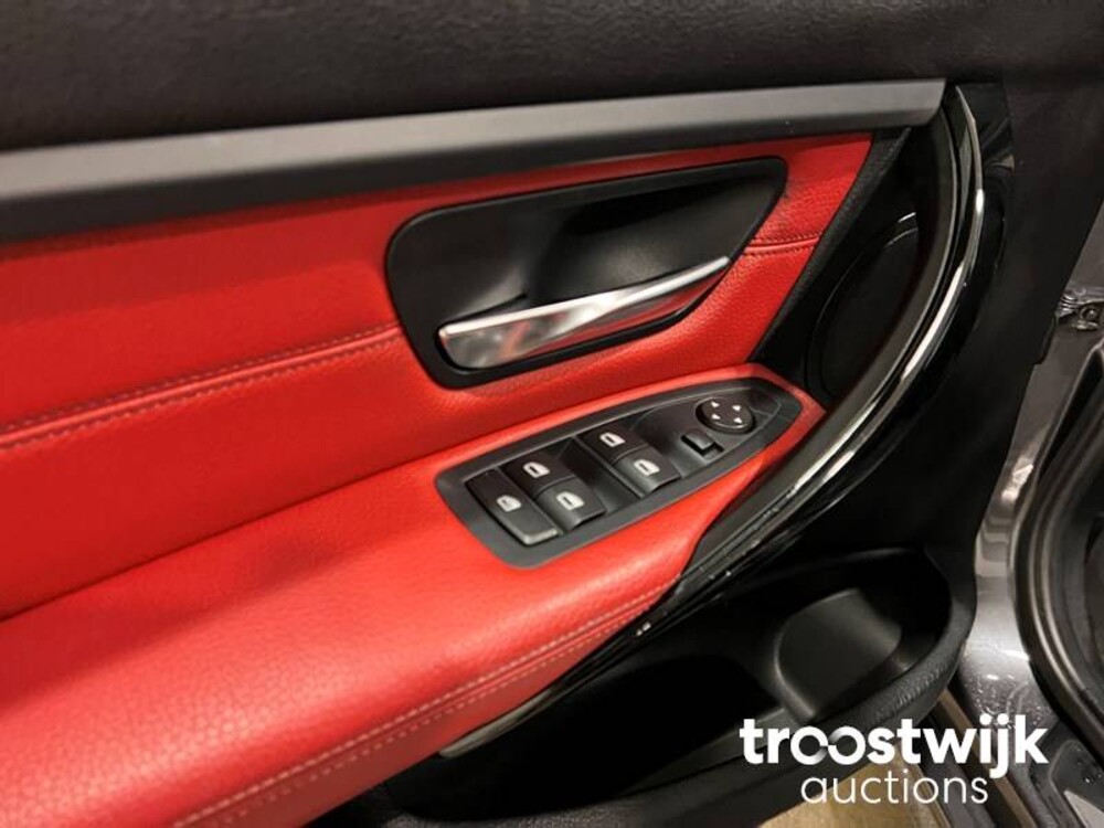 BMW 320i Executive Sportline 3-serie Car