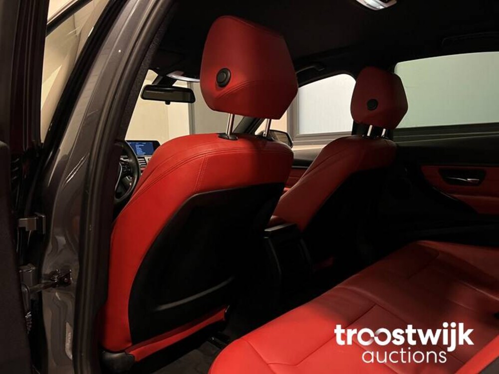 BMW 320i Executive Sportline 3-serie Car