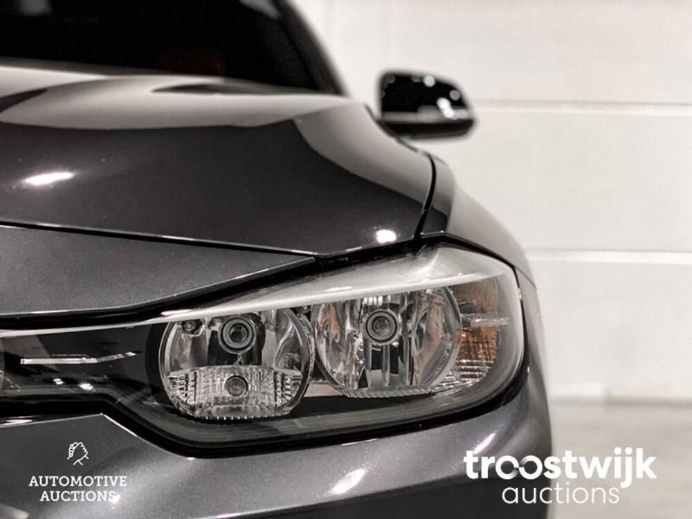 BMW 320i Executive Sportline 3-serie Car