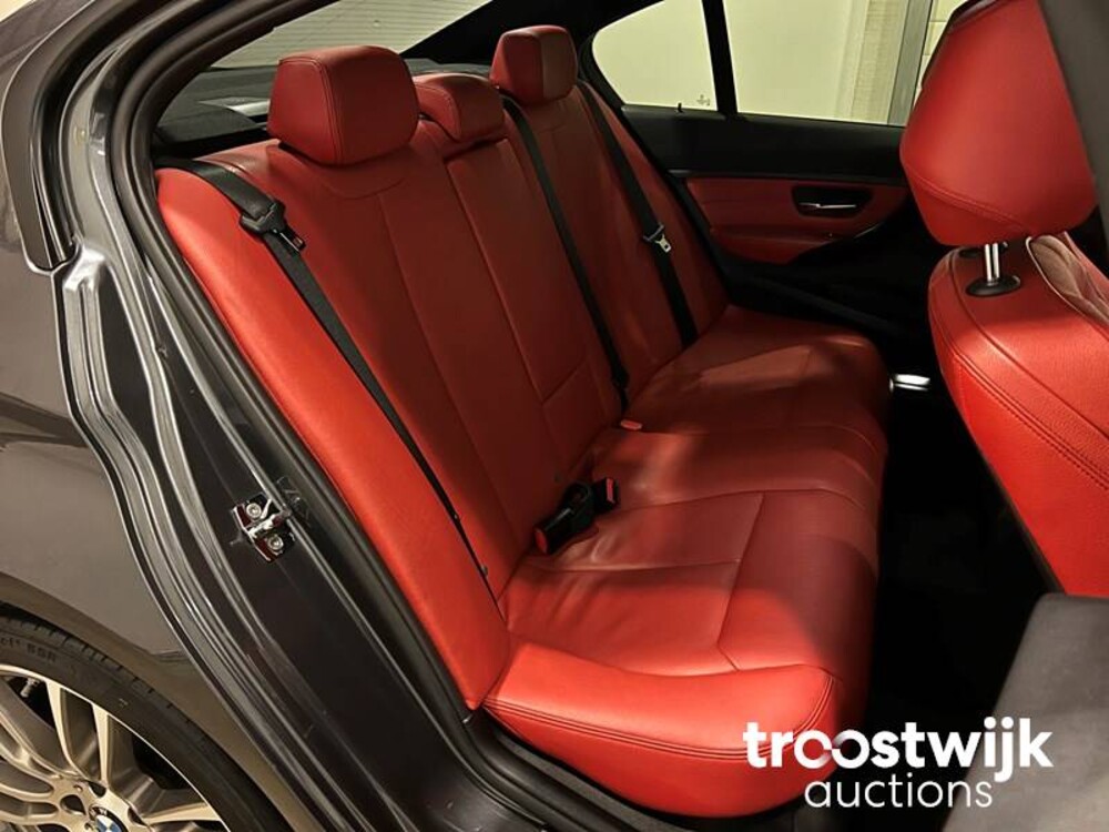 BMW 320i Executive Sportline 3-serie Car