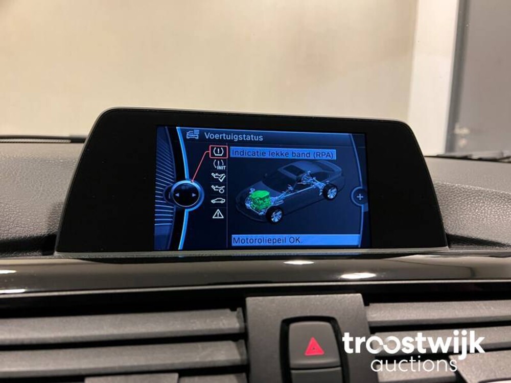 BMW 320i Executive Sportline 3-serie Car