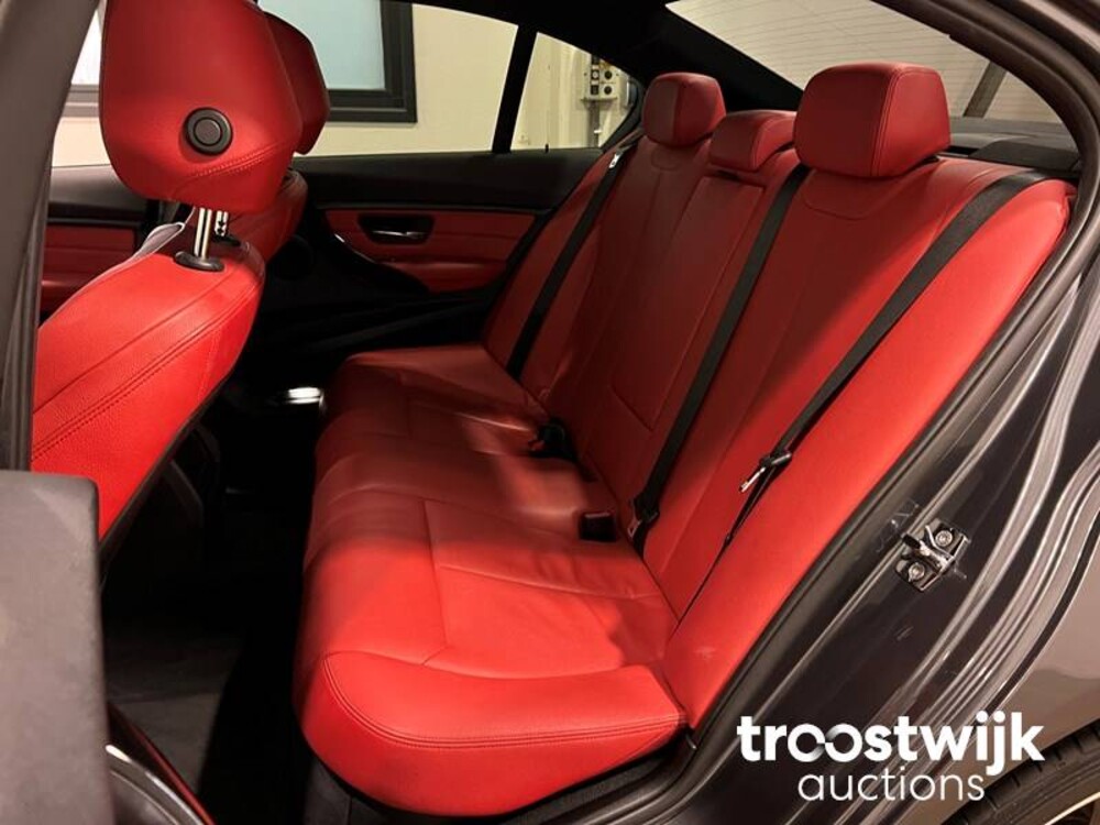 BMW 320i Executive Sportline 3-serie Car