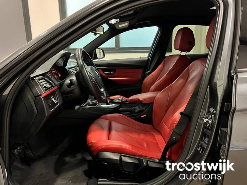 BMW 320i Executive Sportline 3-serie Car