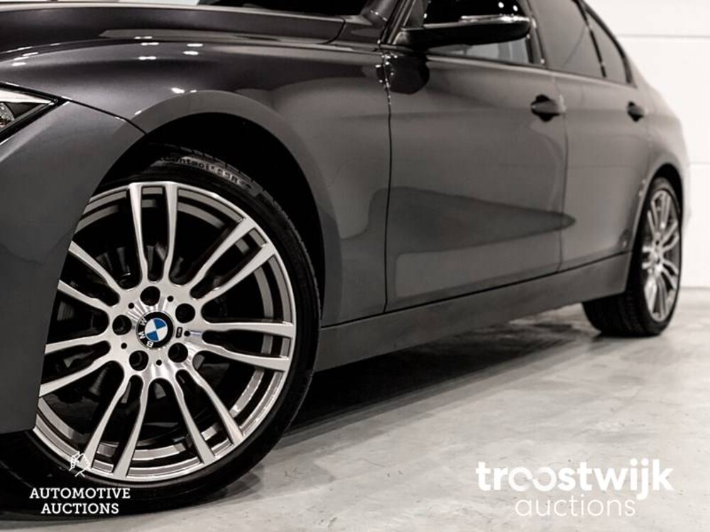 BMW 320i Executive Sportline 3-serie Car