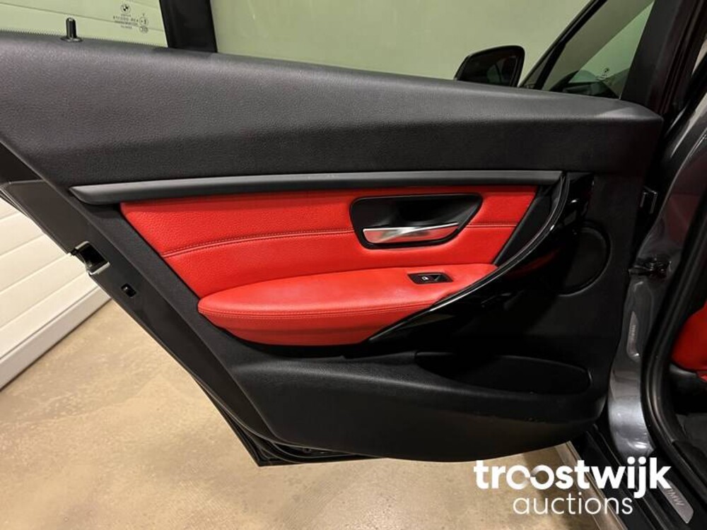 BMW 320i Executive Sportline 3-serie Car