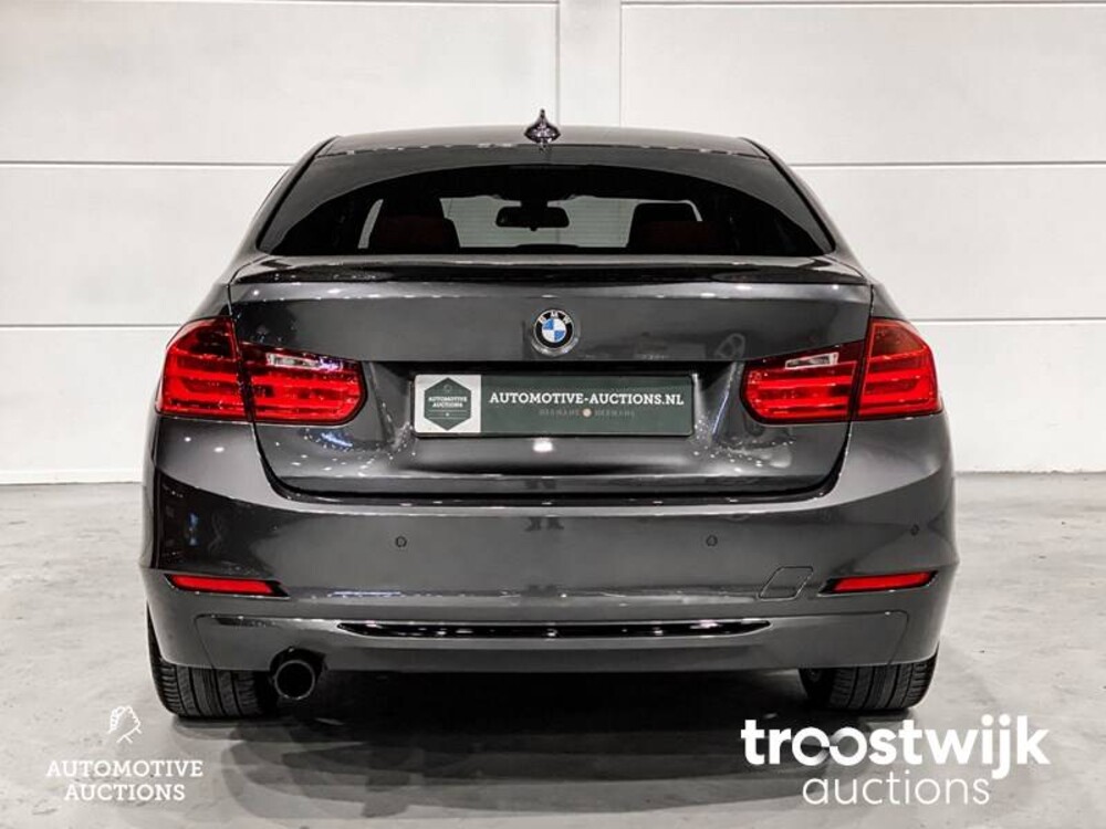 BMW 320i Executive Sportline 3-serie Car