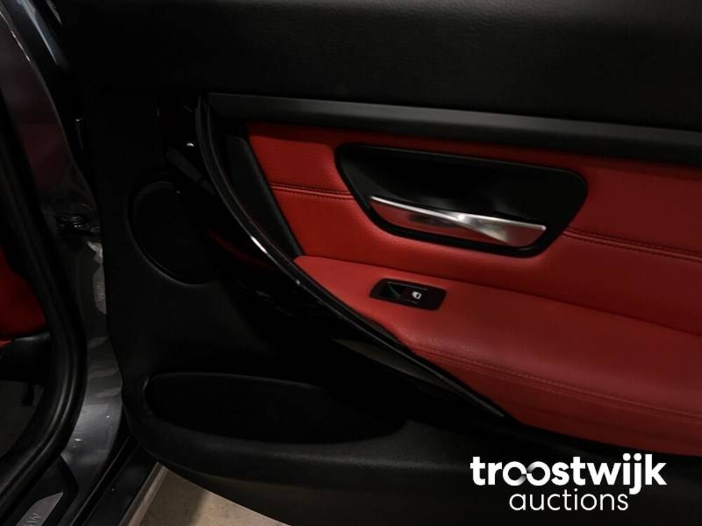 BMW 320i Executive Sportline 3-serie Car