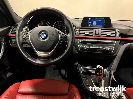 BMW 320i Executive Sportline 3-serie Car