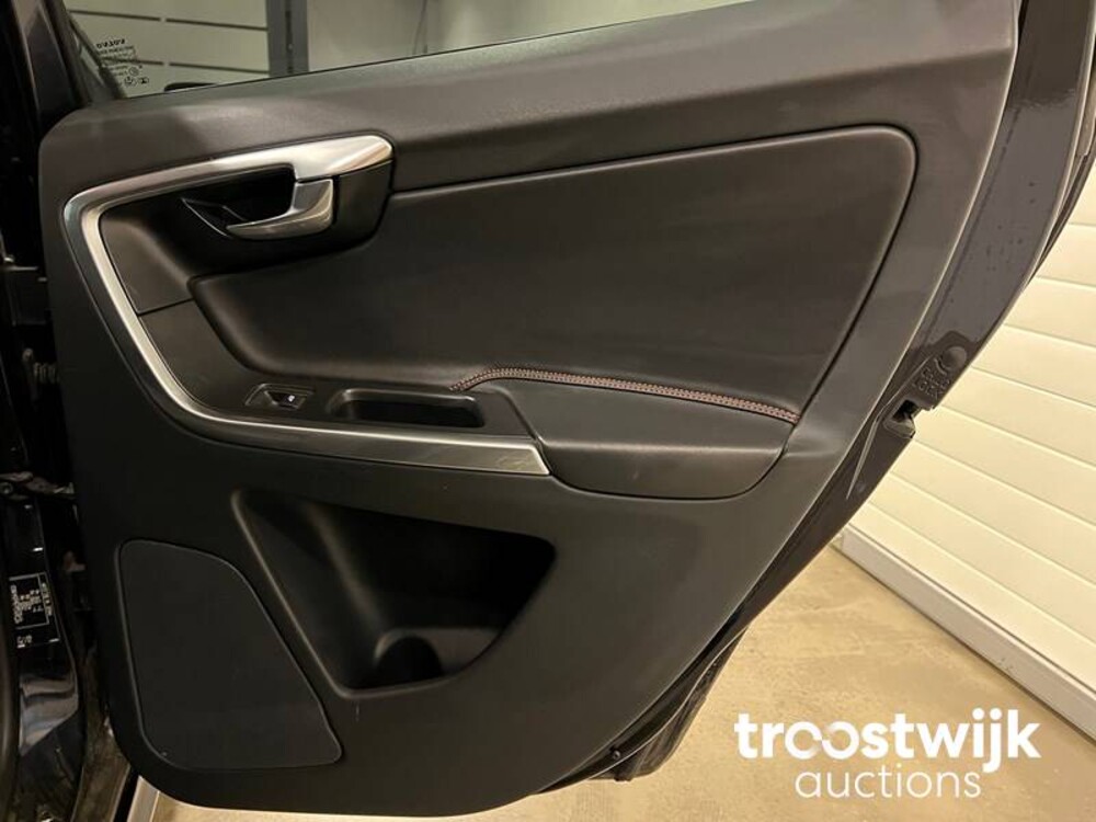 Volvo XC60 D3 R-Design 2.0 Car