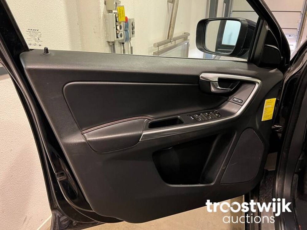 Volvo XC60 D3 R-Design 2.0 Car